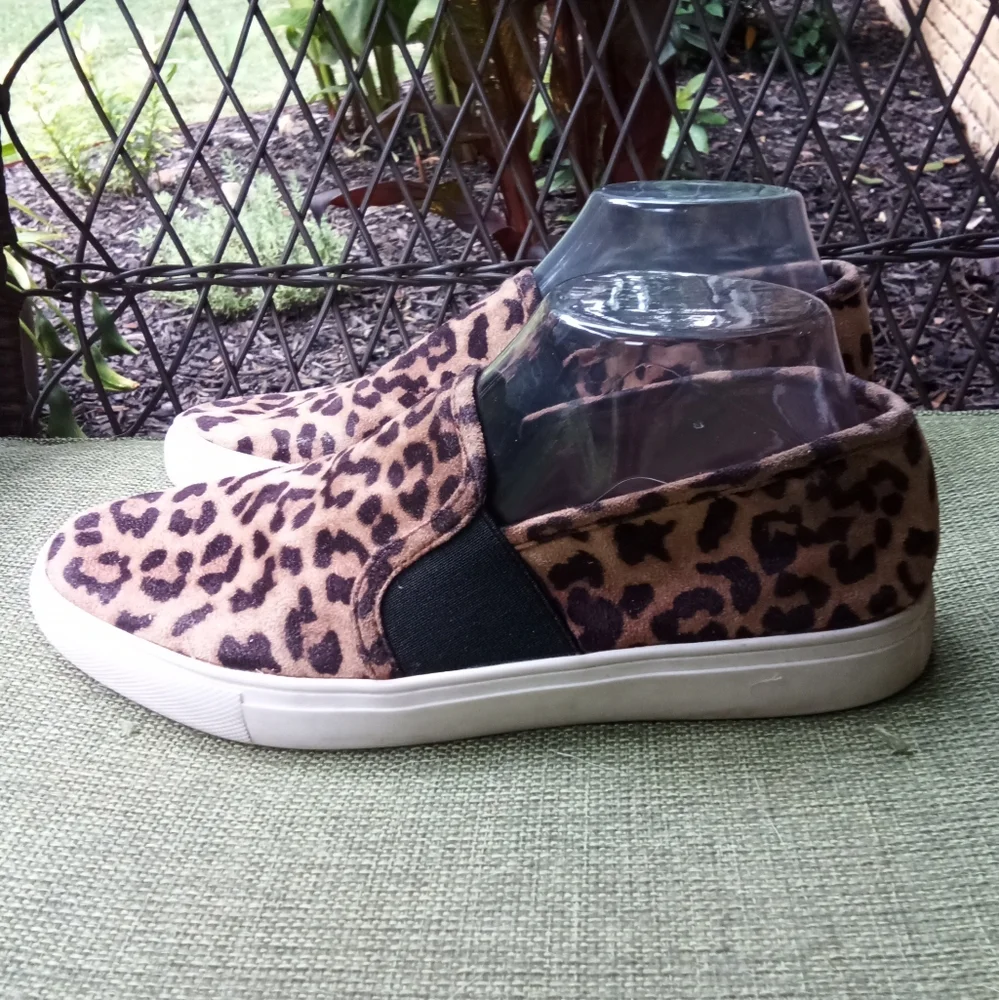 Steve Madden Emlen Cheetah Print Slip On Sneakers Women's Size 8.5.
